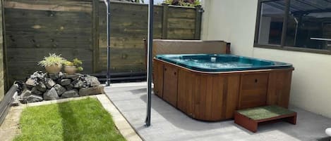 Baignoire à remous extérieure