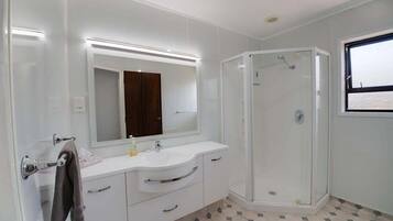 Shower, hair dryer, towels