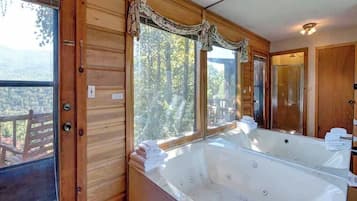 Studio (2 Bedrooms) | Property amenity