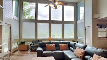 Studio (2 Bedrooms) | Property amenity
