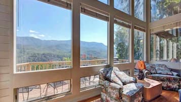 Studio (2 Bedrooms) | Interior