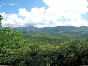 A mountainous landscape with dense forest and a clear sky. - Woodshed by Jackson Mountain Rentals (Gatlinburg)