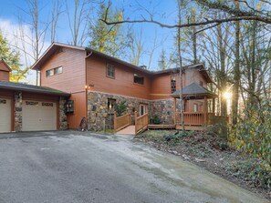 Studio (4 Bedrooms) | Property amenity - Shooting Star by Jackson Mountain Rentals (Gatlinburg)