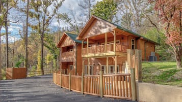 Studio (6 Bedrooms) | Property amenity