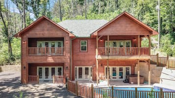 Studio (6 Bedrooms) | Property amenity