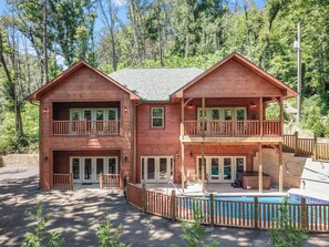 Studio (6 Bedrooms) | Property amenity