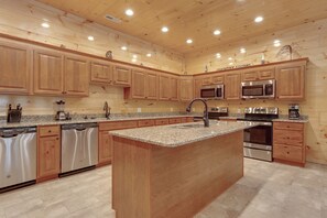 Studio (6 Bedrooms) | Property amenity - Smoky Mountain Splash by Jackson Mountain Rentals (Gatlinburg)