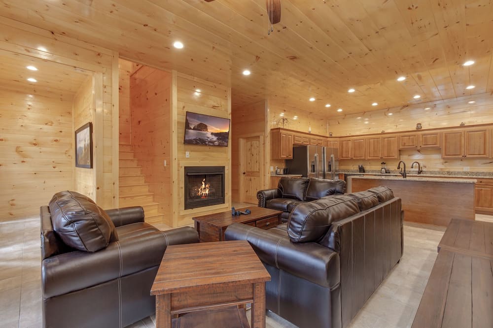 Smoky Mountain Splash by Jackson Mountain Rentals