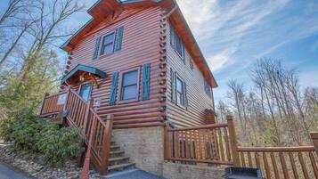 Studio (5 Bedrooms) | Property amenity