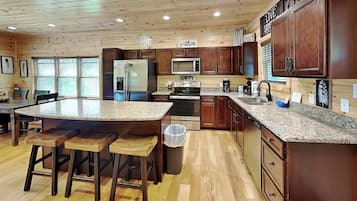 Estudio (3 Bedrooms) | Servicio de la propiedad