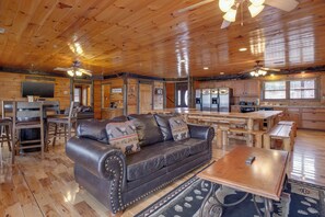 Studio (Multiple Bedrooms) | Property amenity - Pine Tree Lodge by Jackson Mountain Rentals (Gatlinburg)