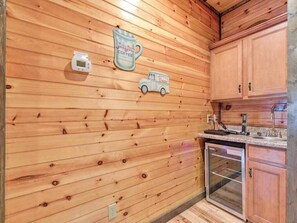 Studio (Multiple Bedrooms) | Property amenity