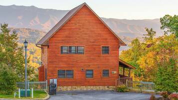 Studio (1 Bedroom) | Property amenity