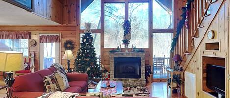 Estudio (2 Bedrooms) | Zona de estar | Una televisión, una chimenea