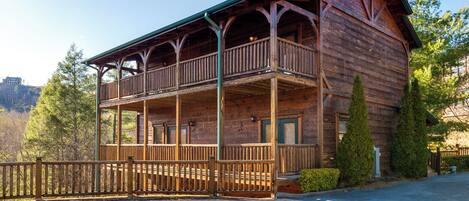 Studio (5 Bedrooms) | Fasade