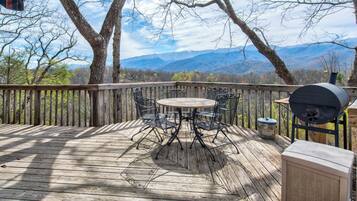 Studio (2 Bedrooms) | Front of property