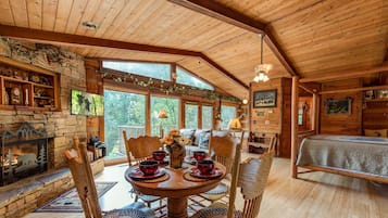 Studio (1 Bedroom) | Property amenity