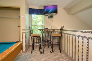 Studio (1 Bedroom) | Property amenity