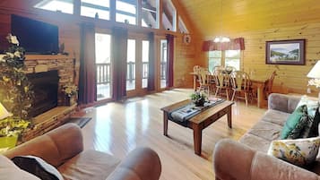Studio (2 Bedrooms) | Front of property