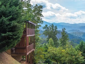 Studio (3 Bedrooms) | Property amenity - Komfy Kozy by Jackson Mountain Rentals (Gatlinburg)