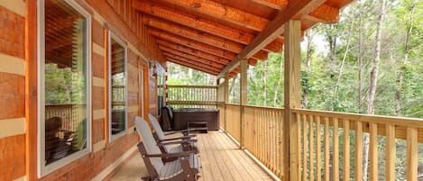 Studio (1 Bedroom) | Property amenity