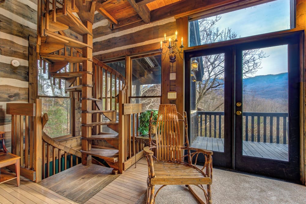 Little Bear by Jackson Mountain Rentals
