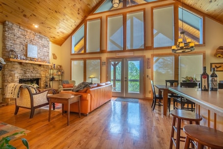Interior. Cabin near wineries, hiking, fishing, kayaking, antiquing and more..