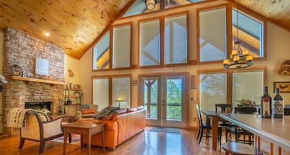Cabin near wineries, hiking, fishing, kayaking, antiquing and more..