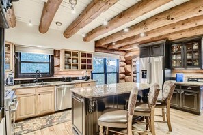 Coffee/tea maker, fridge, microwave, oven - Private Hot Tub in Amazing Home Away From Home! (Silverthorne)