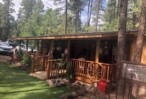 Exterior - Welcome to our family cabin  in Pinetop-Lakeside  (Pinetop-Lakeside)