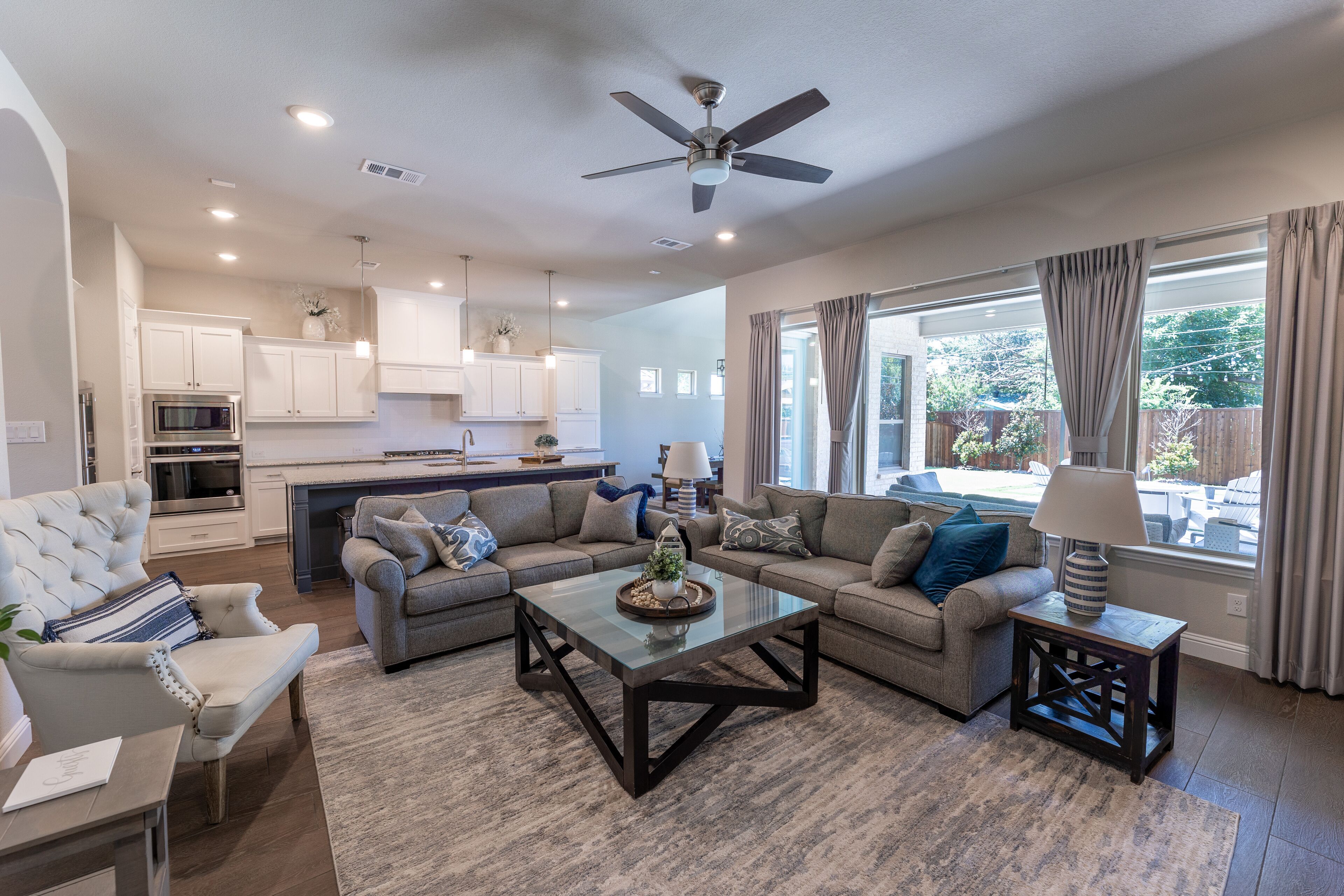 Prime Location Game Room Hot Tub Putting Green 4 Full Baths Walk to Stadiums