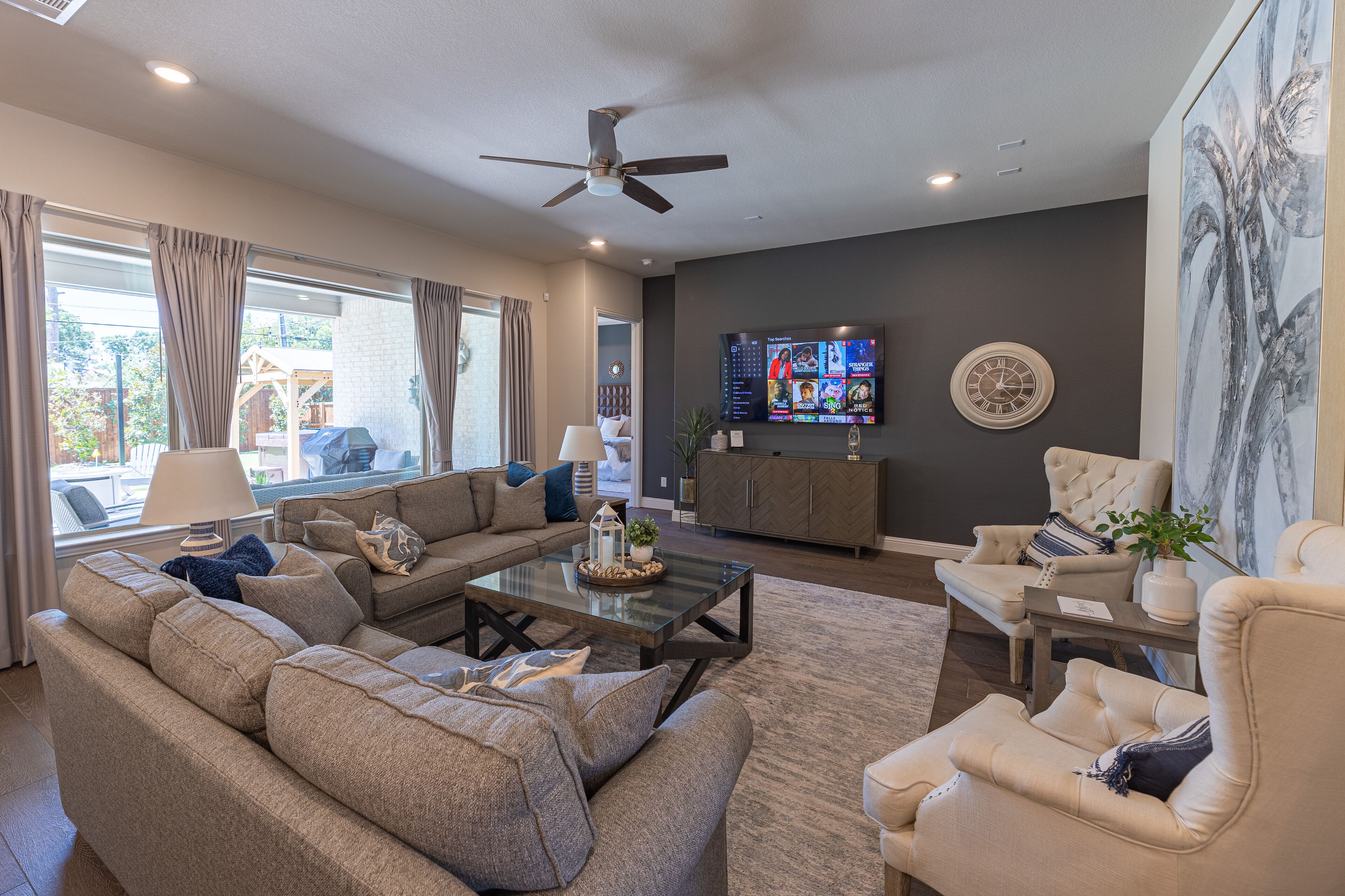 Prime Location Game Room Hot Tub Putting Green 4 Full Baths Walk to Stadiums