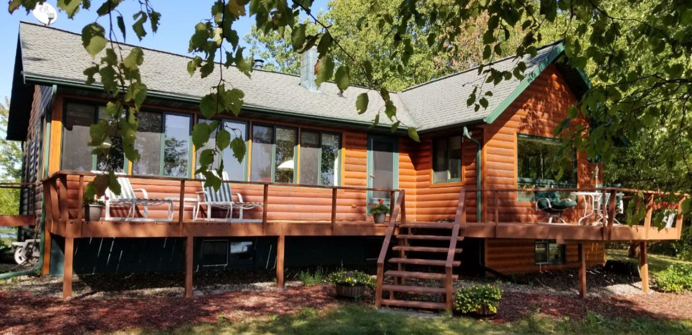 Cozy retreat on TWO Lakes for the price of one! 4 beds 3 baths + sauna