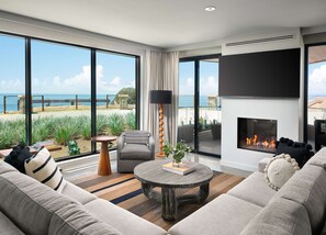 Ponto Presidential Suite | Premium bedding, down comforters, pillowtop beds, in-room safe