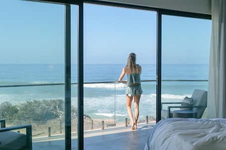 Ropa de cama de alta calidad, cubrecamas y colchones con pillow-top . Alila Marea Beach Resort Encinitas, a Hyatt Luxury Resort