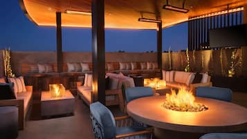 2 bares o lounges, bar junto a la alberca