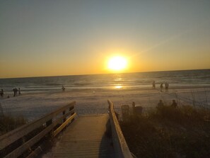 Beach nearby, sun-loungers, beach towels