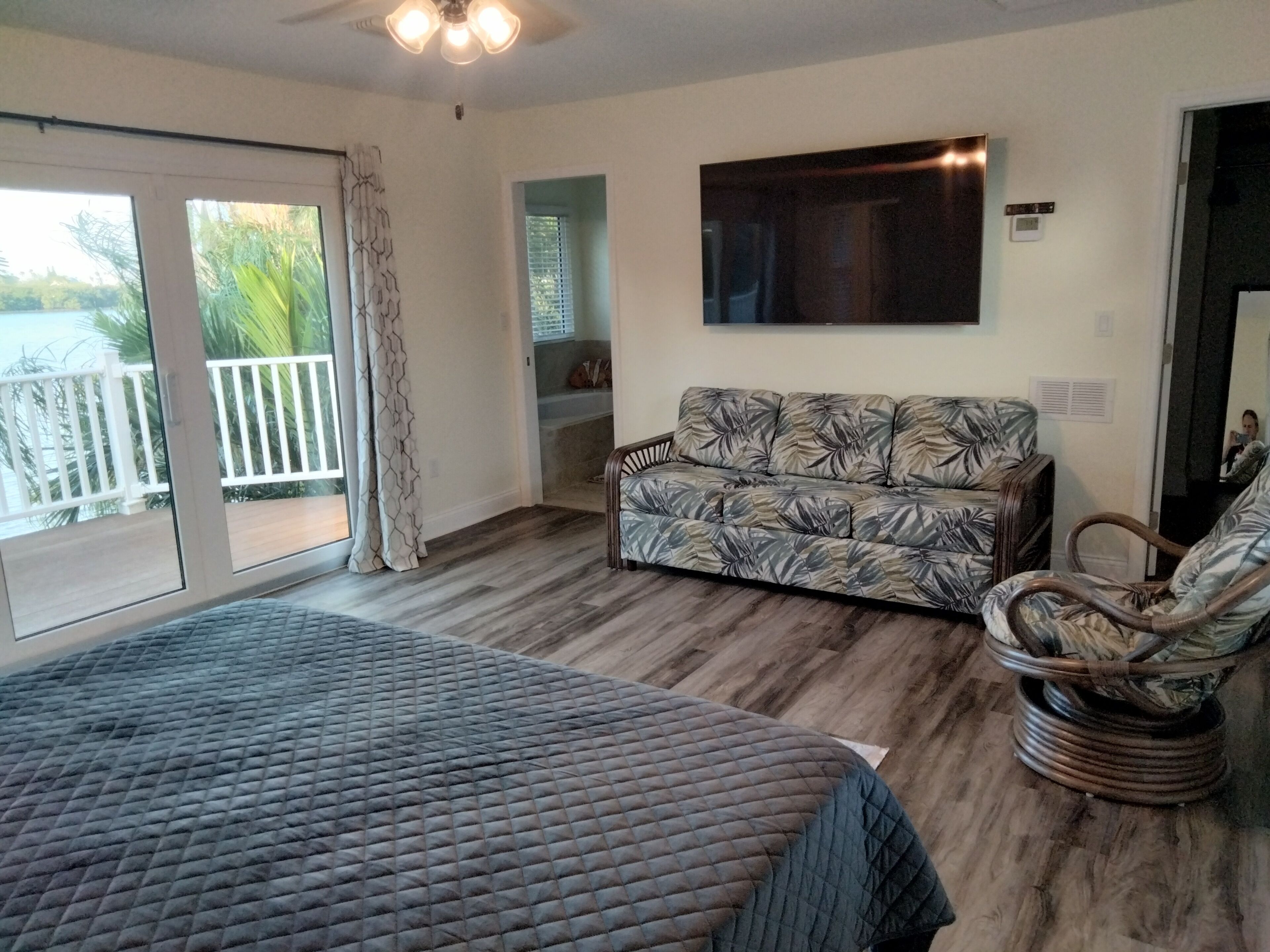 Beautiful Waterfront Home! Pool table, Golfcart and Beach await you!