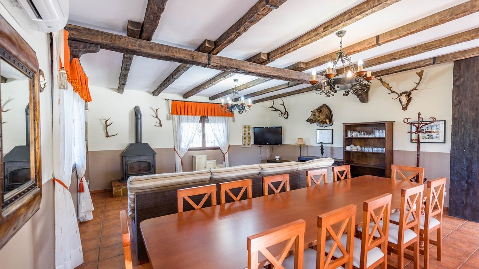 Casa Medina de Belda Cuevas de San Marcos by Ruralidays