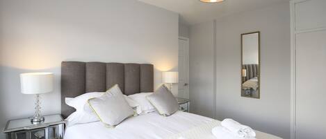 3 soverom, skrivebord, strykejern/-brett og wi-fi (inkludert)