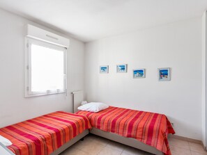 3 chambres, fer et planche à repasser, Wi-Fi, draps fournis