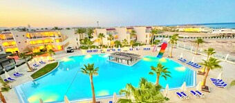 Ivy Cyrene Island Aquapark Resort