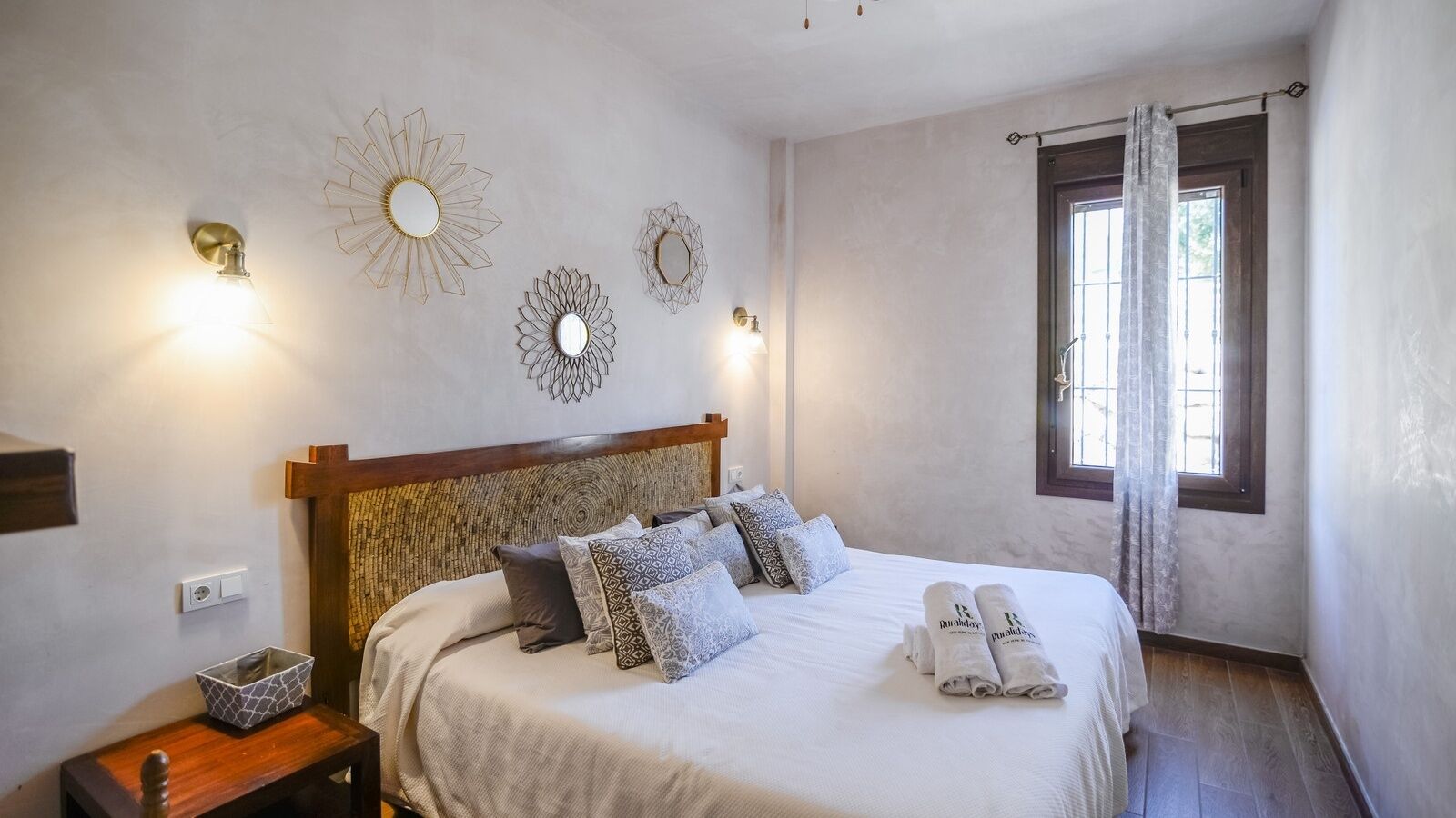 7 habitaciones, tabla de planchar con plancha, cuna de viaje y wifi 