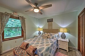 3 bedrooms, Internet, bed sheets - Updated Escape w/ Hot Tub: 2 Mi to Sugar Mountain! (Banner Elk)