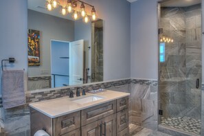 Shower, hair dryer, towels, soap - Cellar 74: New Modern Wine Casita w/Hot tub (Albuquerque)
