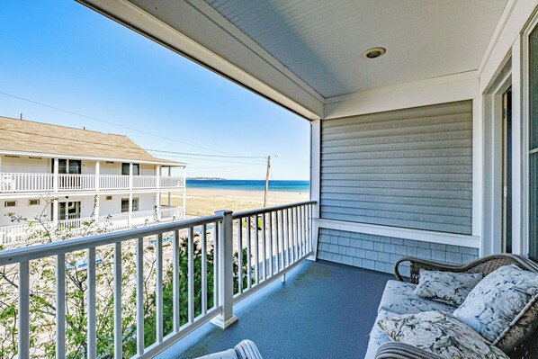 Property grounds - Old Orchard Beach, Spacious, beachfront, 2 bedroom condo (Old Orchard Beach)
