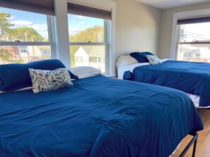 2 bedrooms, free WiFi, bed sheets - Old Orchard Beach, Spacious, beachfront, 2 bedroom condo (Old Orchard Beach)