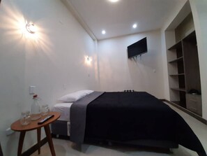 1 slaapkamer, een strijkplank/strijkijzer, wifi