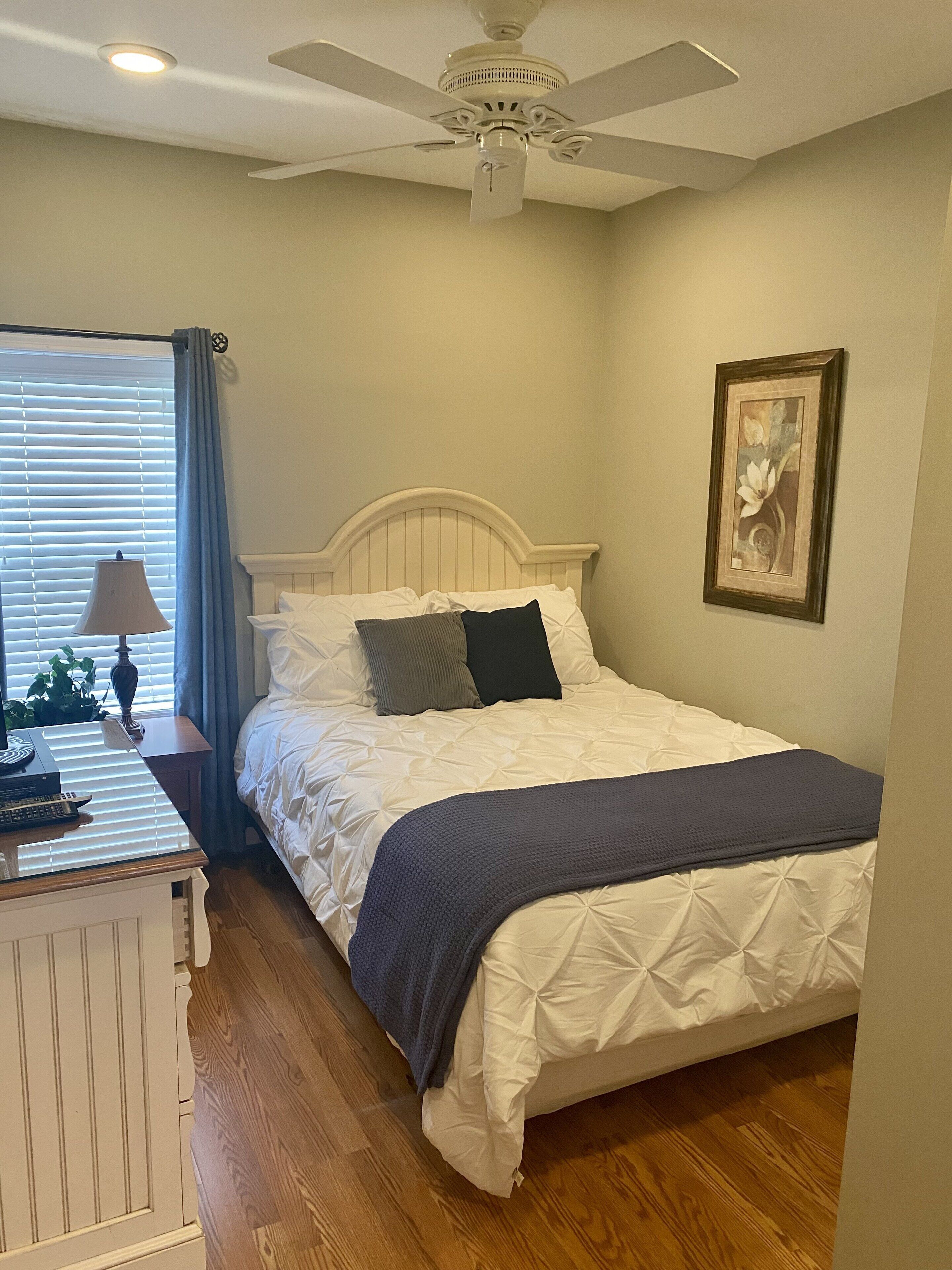 2 BR Value Suite just 2 Houses to Beach & Waterpark. Pool Access 