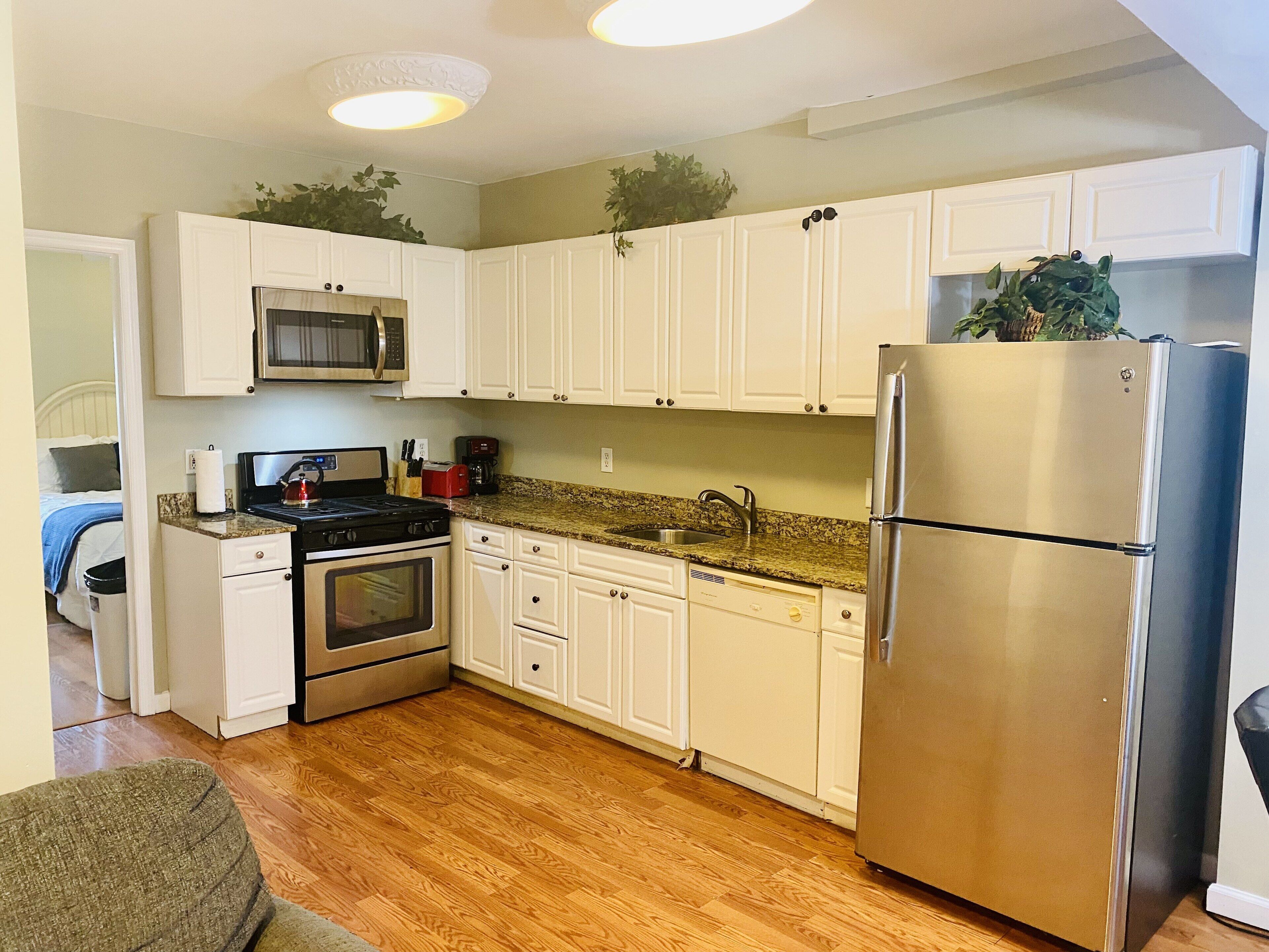 2 BR Value Suite just 2 Houses to Beach & Waterpark. Pool Access 